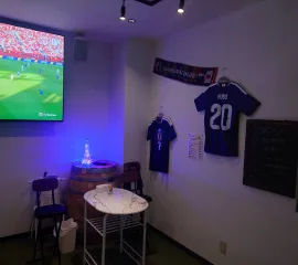 ユニフォームが飾られた店内